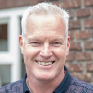 Stef-2019-zoomed-284x300